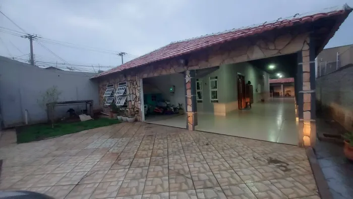 Casa com 3 quartos no Bairro Flamboyant