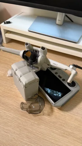 DJI Mini 3 Fly More Combo - Controle com tela e 3 baterias