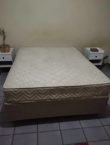 Colchão ortopédico + box de linho+ kit de mesa lateral.