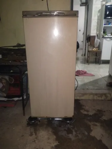 : Freezer Vertical Electrolux Prosdócimo F17L (127V) - Gela Muito Bem!Descrição:Vendo free