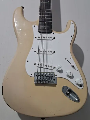Vendo ou troco guitarra sx das antigas por pedaleira 