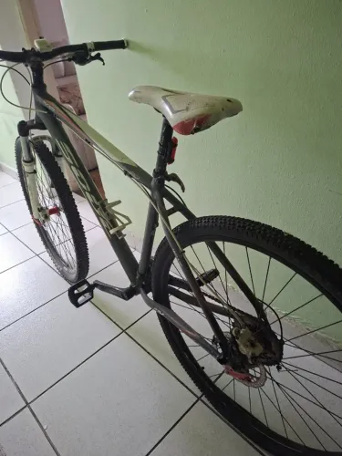 Bicicleta Mountain Bike