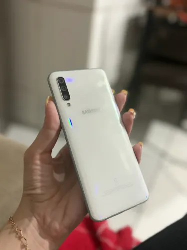 CELULAR A50 USADO