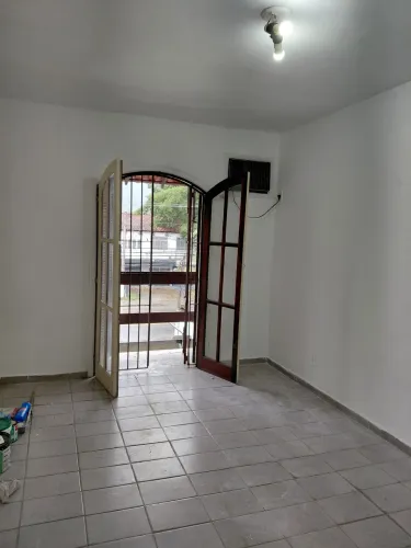 Alugo sala avenida central !
