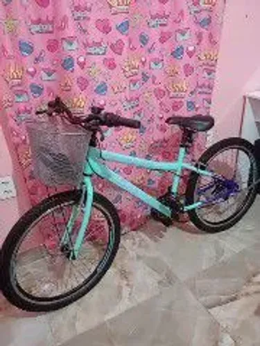 Vendo bicicleta média nova 