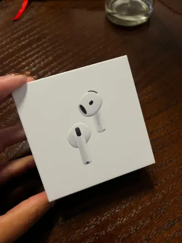 APPLE AirPods 4 com cancelação de ruído 