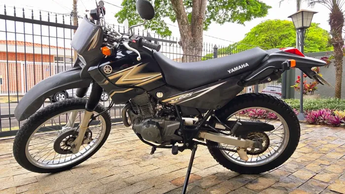 Yamaha XT 225 | 2005 | Apenas 9.700 km Originais - Único dono - Relíquia