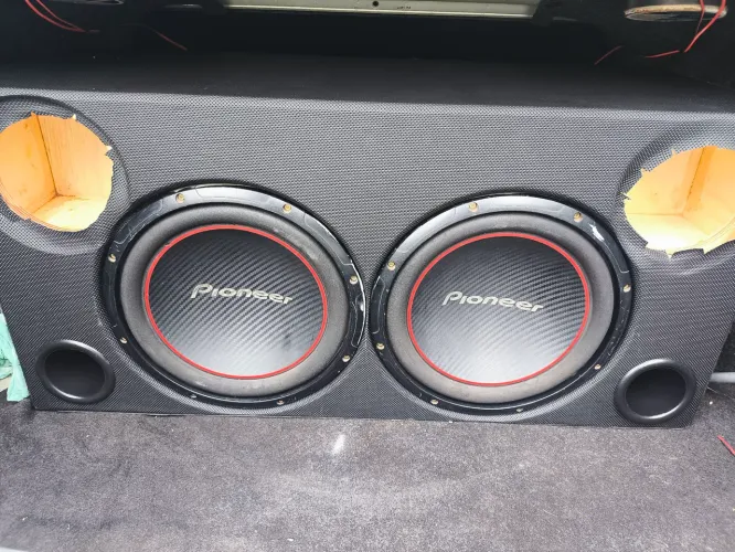 Caixa com dois subwoofer 12 polegadas Pioneer 