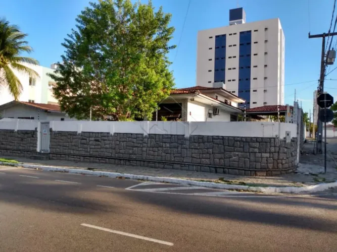 Casa a venda com 6 quartos, 3 suites, 6 vagas no Bairro dos Estados - Joao Pessoa/PB