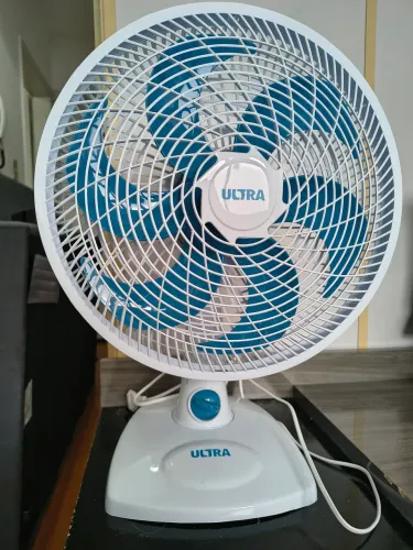 Ventilador de Mesa Ultra V-UT-30-01 30cm 6 Pás 3 Velocidades Branco e Azul