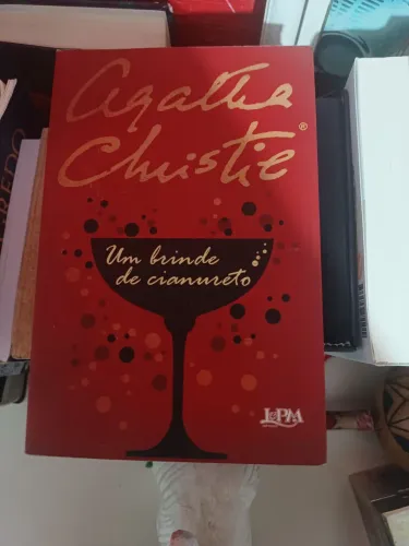 Livro- Um brinde de Cianeto