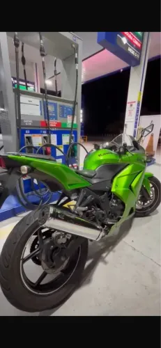 Vendo Kawasaki ninja 250 cc, moto só pegar e andar!