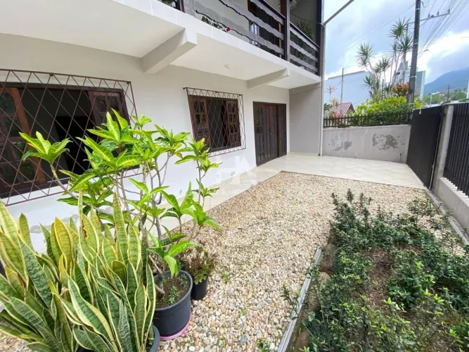Casa residencial para alugar no bairro Nova Brasília com 80 m² e 2 dormitórios/quartos.