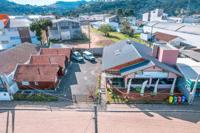 Casa para venda tem 180 metros quadrados com 2 quartos