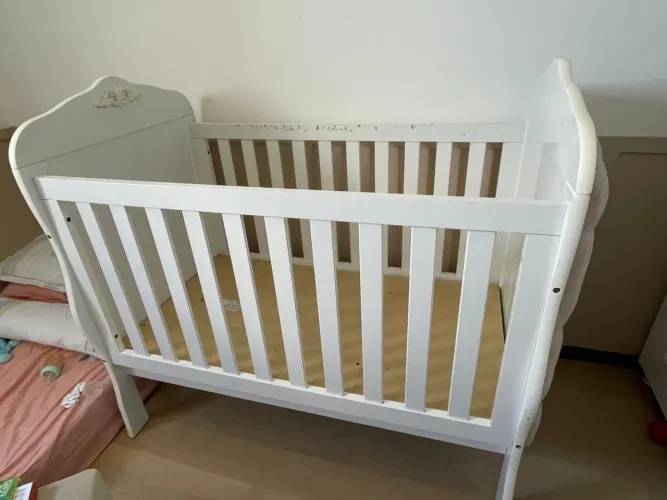 mudança berço que vira cama vai com colchao