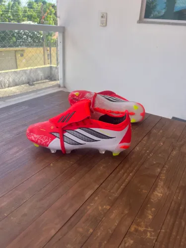 Chuteira adidas