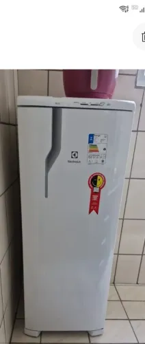 Geladeira Electrolux RE31 240L Branca - Ótimo Estado