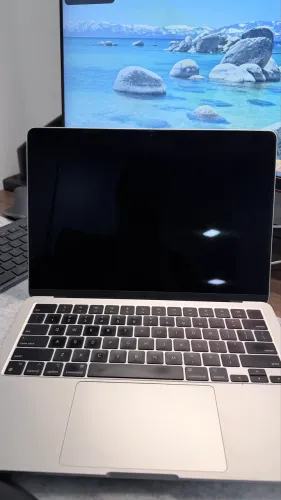 MacBook M2 8/256
