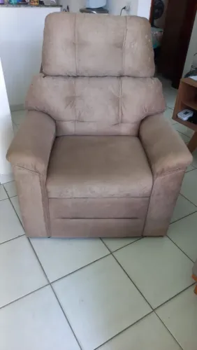 Poltrona para quem trabalha com cílios.