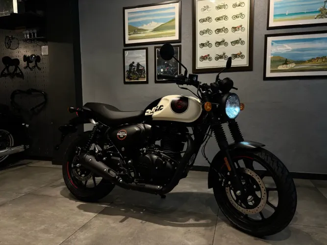 Hunter 350 / Tokyo Black - Letícia