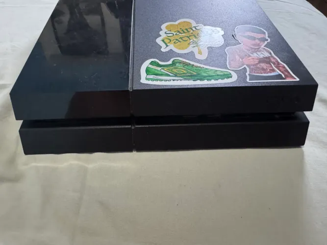VENDO PLAYSTATION 4
