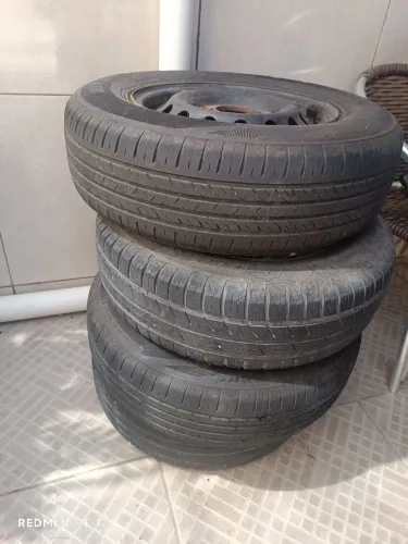 Roda 13 Ford com pneus novos
