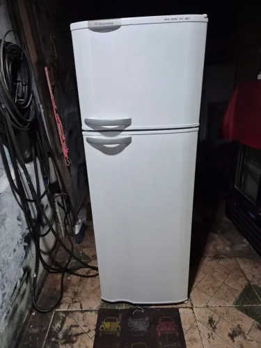 GELADEIRA ELETROLUX (sou de São Mateus zl)