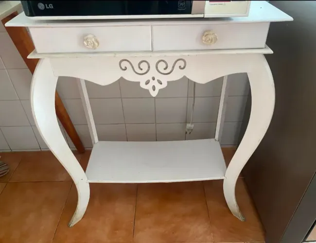 Aparador branco com 2 gavetas