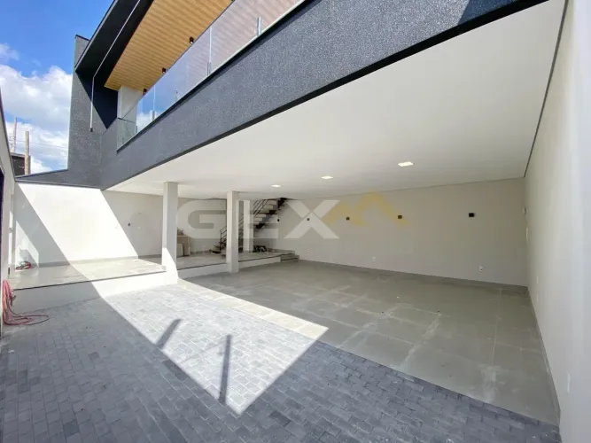 Casa à Venda com 04 Quartos no Bairro Residencial Altaville em Divinópolis MG.