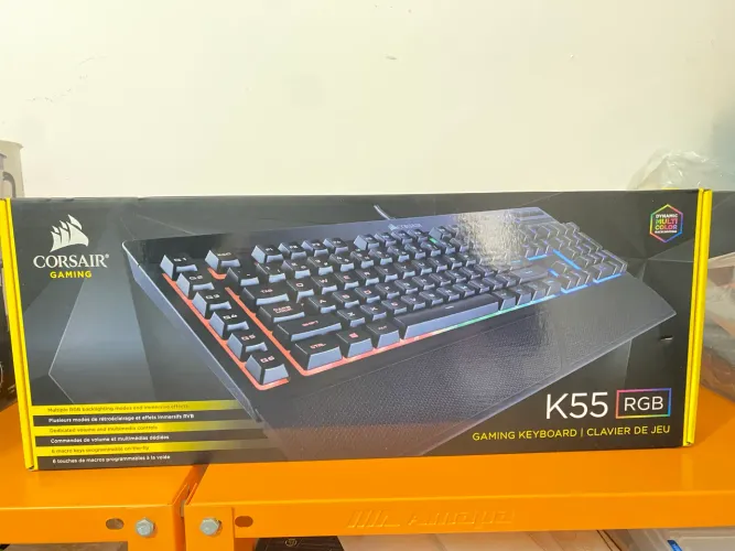 Teclado Corsair para jogos K55 RGB (BR)