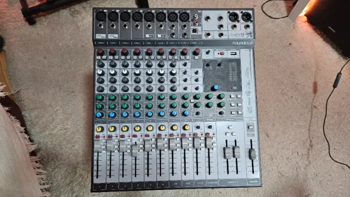 Mesa Interface 12 Canais Separados Soundcraft Signature 12 Multi-track