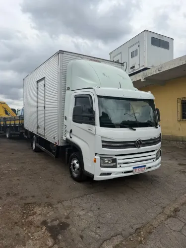 VW 6.160 baú 2021/2022