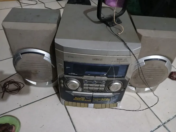 Vendo radio CDs pega 3 CDs e toca fitas