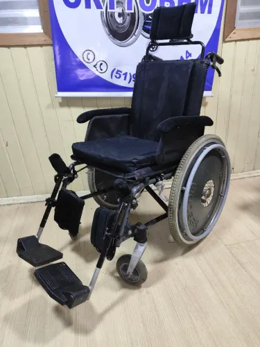 Cadeira de Rodas Reclinável com Encosto de Cabeça Elevação de Pernas Freedom 44cm Assento 