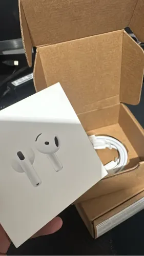 AirPods 4 com cancelamento de ruido