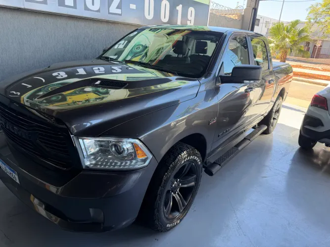 Ram Classic Laramie Night Edition 5.7 V8 16V Gasolina 4X4 Aut. 2022