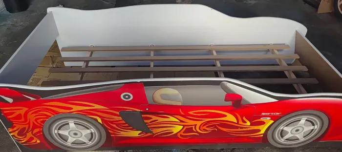 2 Camas de solteiro tema carros infantil com colchão super nova