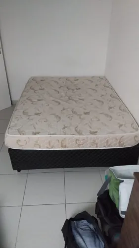 Cama Box Casal com estrado e pés