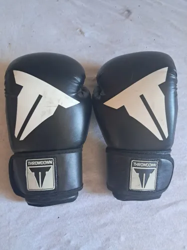 Vendo luva de Boxe e Muay Thai Throwdown, modelo Phenom, tamanho 10 OZ.