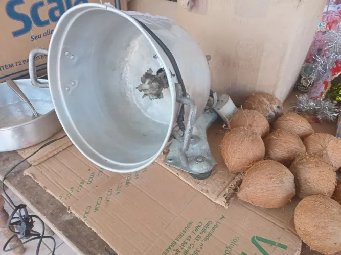 VENDO RALADOR DE COCO CASEIRO