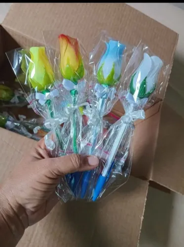LEMBRANCINHAS (FLOR NA CANETA)