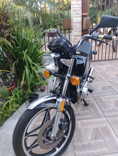 CB 400