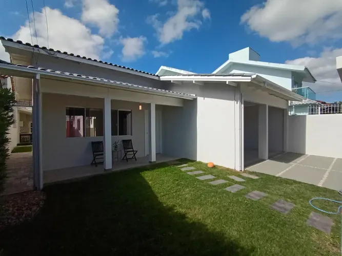 Casa de 3 dormitórios com suíte à venda no Itacorubi