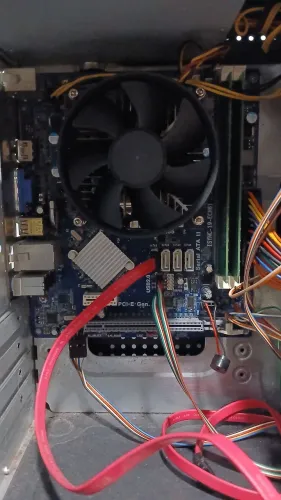 PC GoldenTec com defeito, para retirada de peças
