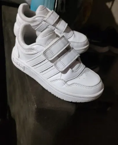 Tênis Adidas Original  infantil tamanho 26