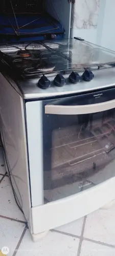 Vendo esse fogão 4 bocas Electrolux funcionando perfeitamente 420 reais.