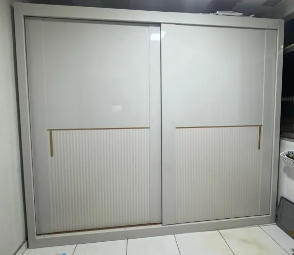 Vende-se guarda roupa novinho