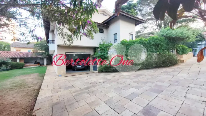 Térrea para aluguel e venda, rua fechada, 268m2, 4 suítes, quintal, espaço gourmet. Jardim