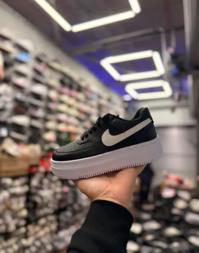 Tênis nik 99,00 reais