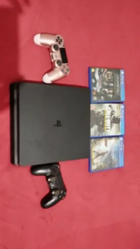 Vendo PlayStation 4 de 1 TB 2 controles e quatro jogos